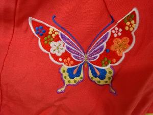 アンティーク　蝶に桜模様刺繍着物